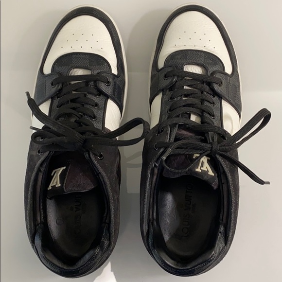 Men’s Louis Vuitton sneakers - Picture 4 of 5